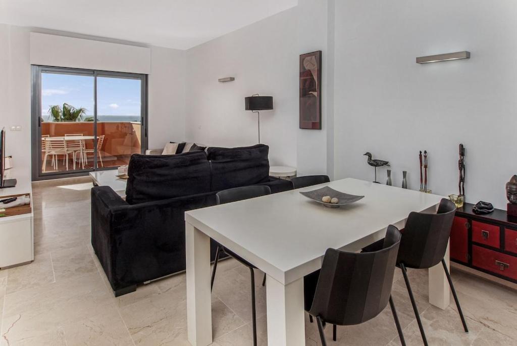 Rock Bay Apartment With Wonderful Sea View And 5 Minutes From The Beach Манилва Экстерьер фото